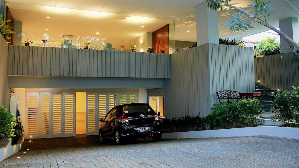 Zen Rooms Patra Kuningan Syariah Cakarta Dış mekan fotoğraf